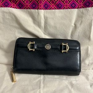 Tory Burch Wallet in black leather